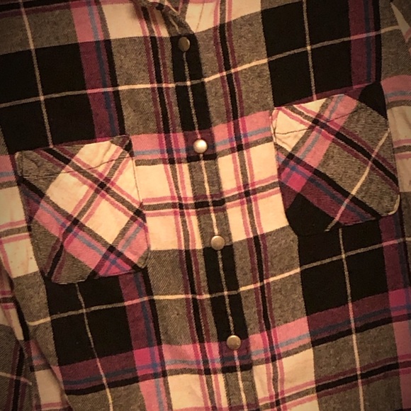🎁✈️😊Two, Women’s Flannel, Button Front Shirt - Picture 3 of 13